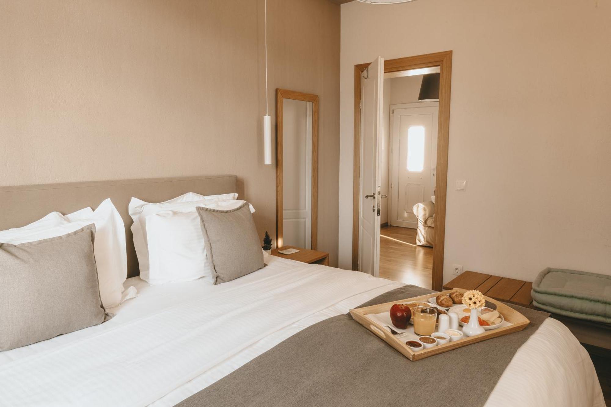 Giardino High Living Suites Drama Room photo