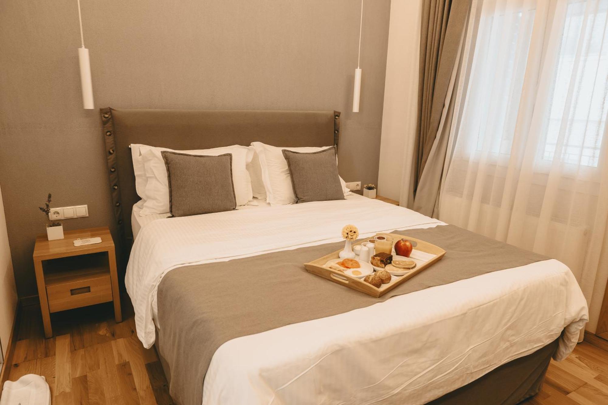 Giardino High Living Suites Drama Room photo